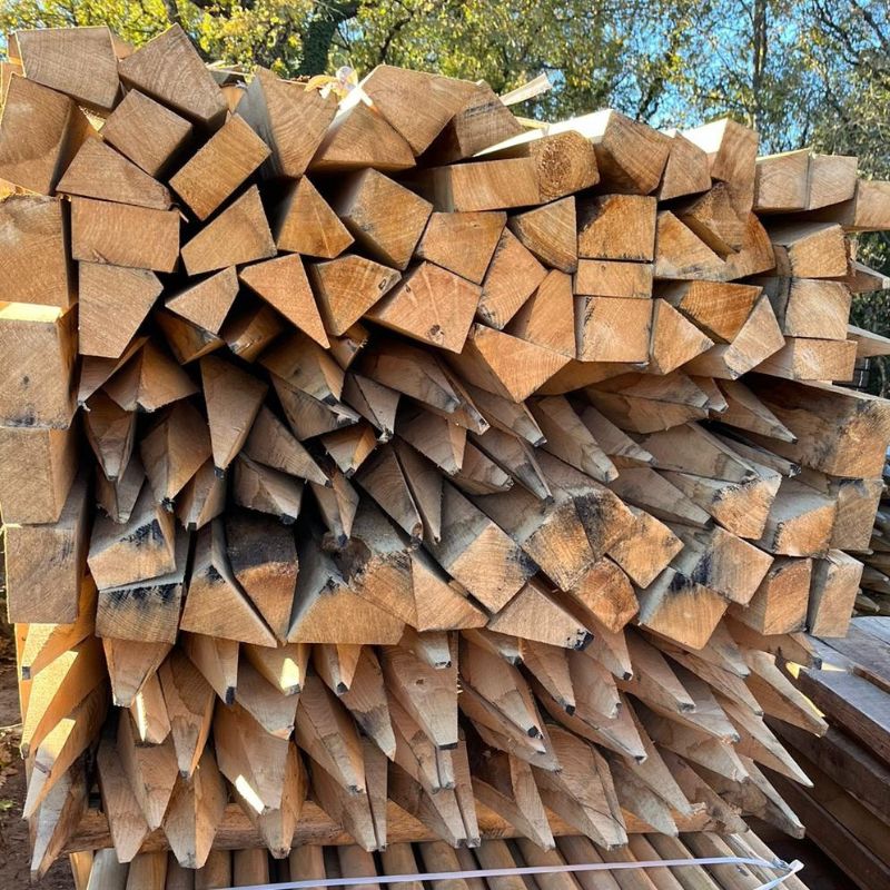 Piquets en bois de chaîtaignier dans le 83
